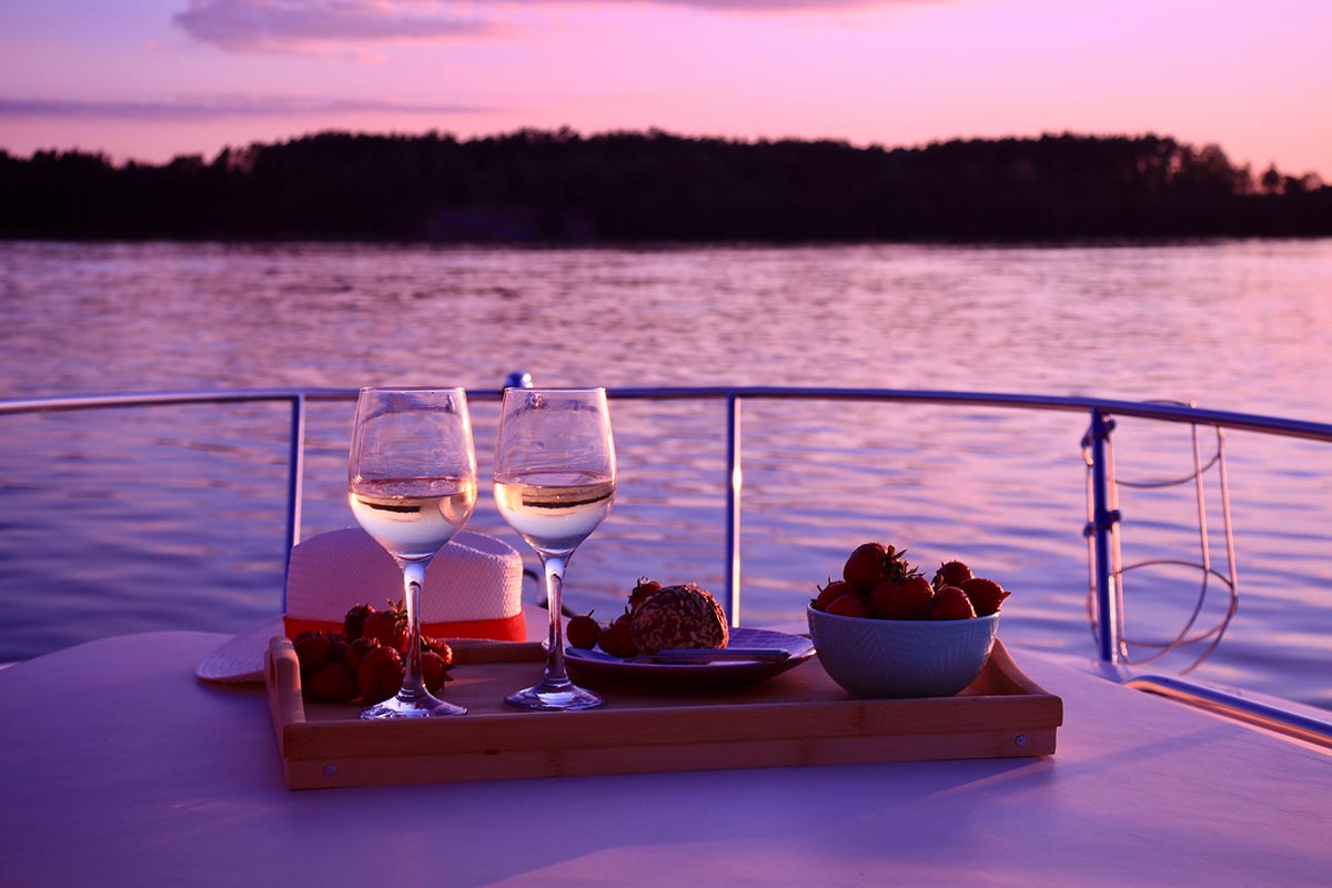 celebrating-on-a-boat-2023-11-27-04-59-20-utc